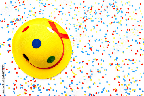 Clownhut mit Konfetti