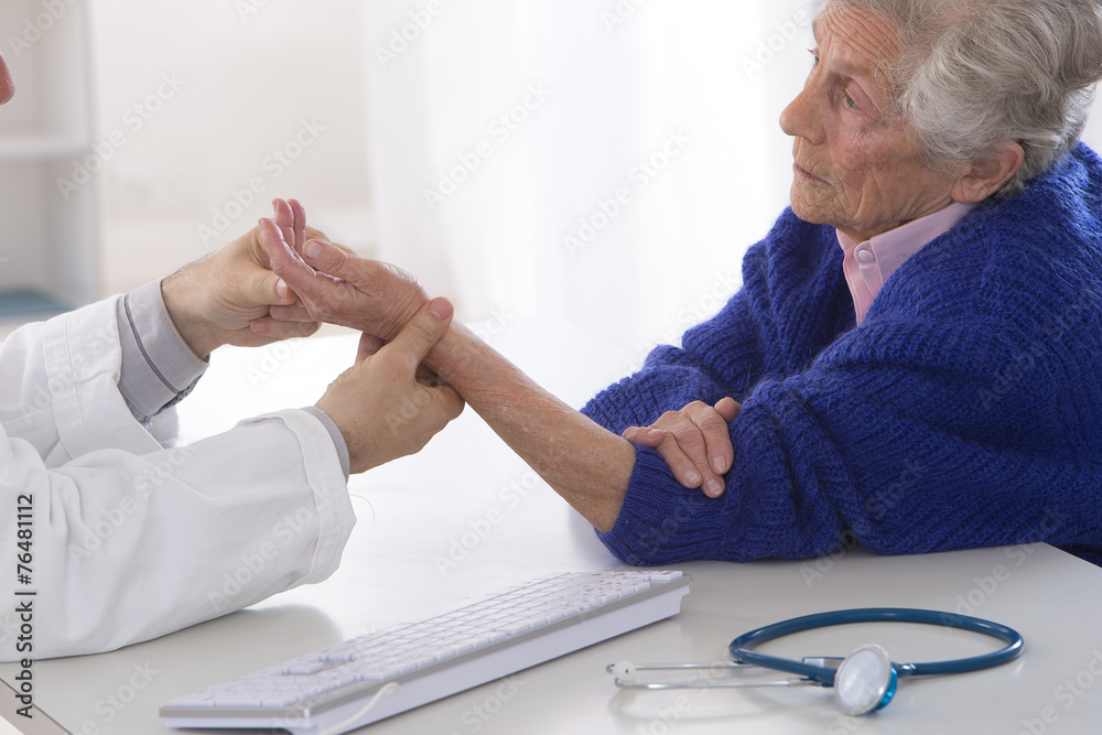 Obraz premium Auscultation Femme Senior