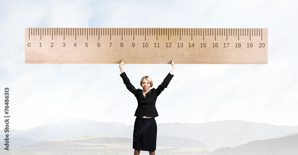 Девушка измеряет волосы. Рост человека по годам. How to take measurements. Take measures. Что такое inseam в размерах.