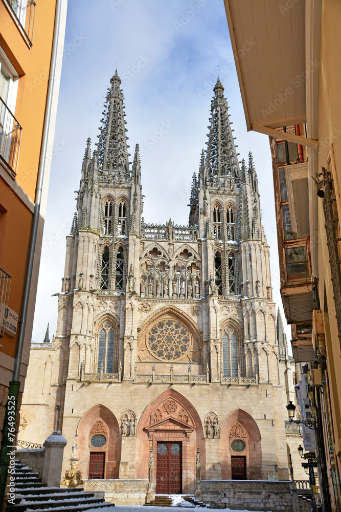 catedral de burgos en un dia de invierno catedral de burgos en un dia de invierno