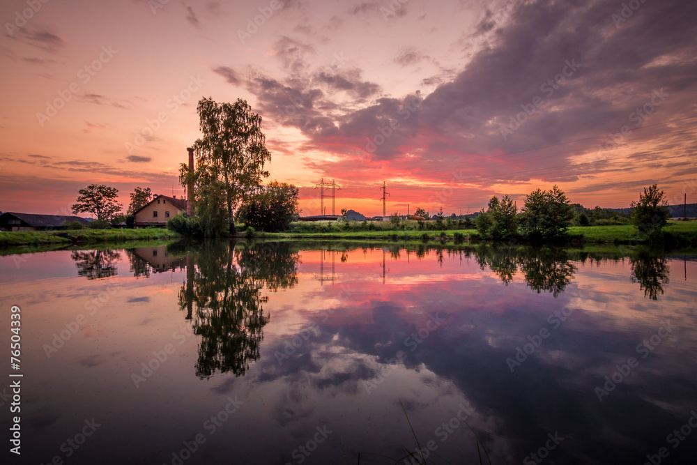 Sonnenuntergang an einem See in Tschechien