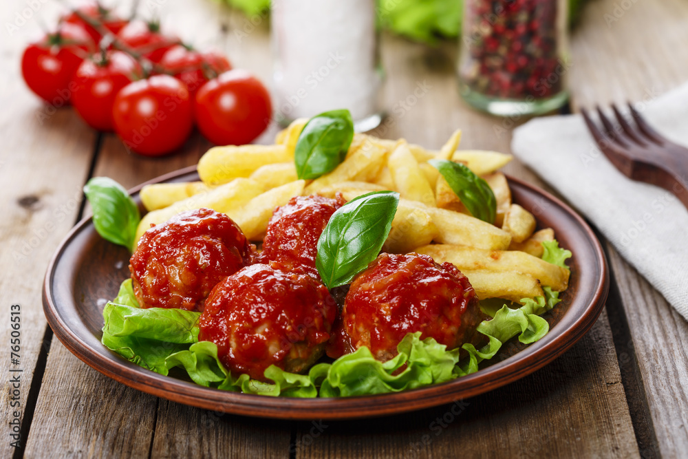 meatballs in tomato sauce with french fries