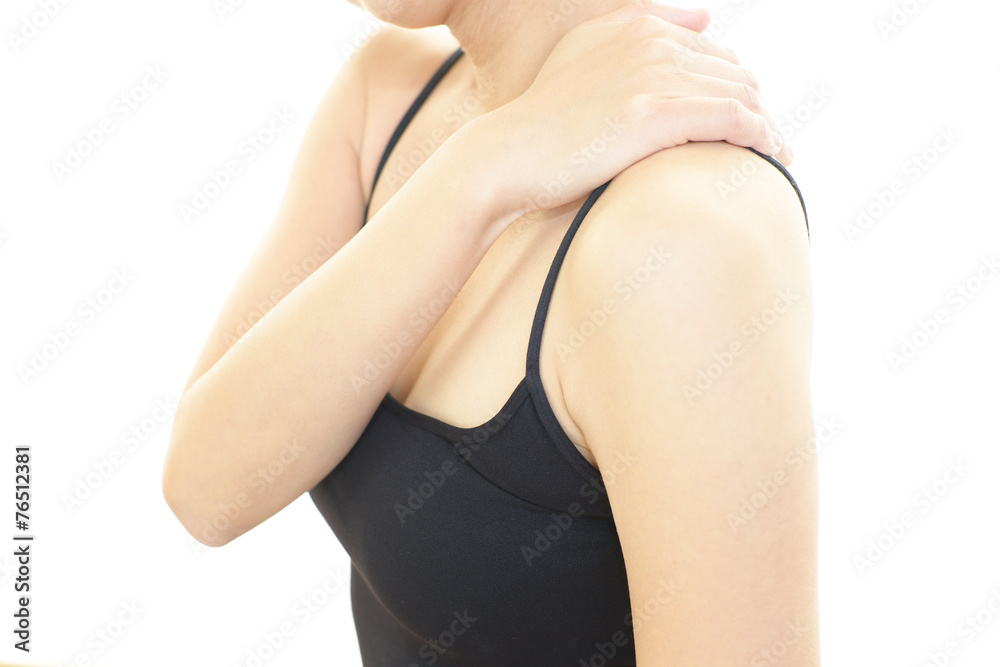 肩痛を訴える女性