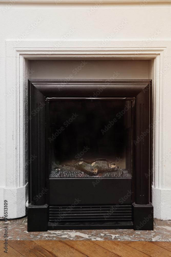 poêle en fonte ancien Stock Photo | Adobe Stock