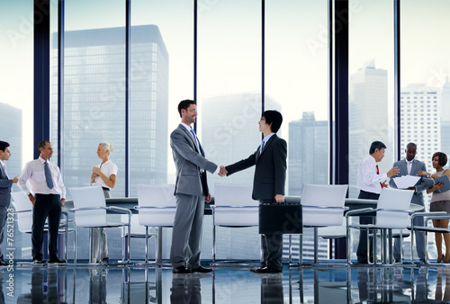 Business People Board Room Meeting Handshake Partnership Concept © Rawpixel.com