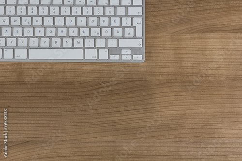 Φωτογραφία modern keyboard on a desktop