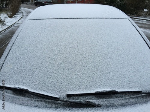 Schnee auf Windschutzscheibe