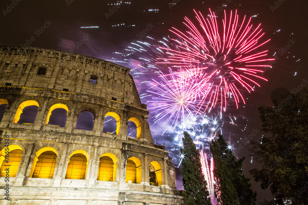 Fireworks for new year near the Colosseum - Rome - obrazy, fototapety, plakaty 