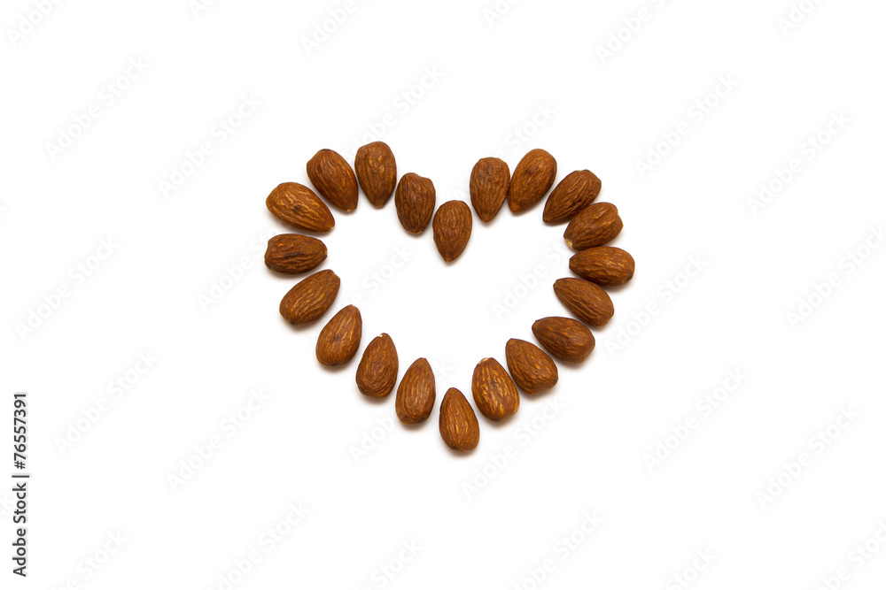 Obraz premium Almonds heart