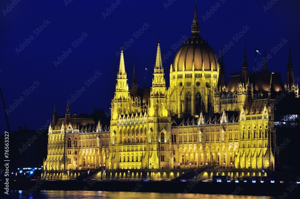 Fototapeta premium Parliament building in Budapest, Hungary