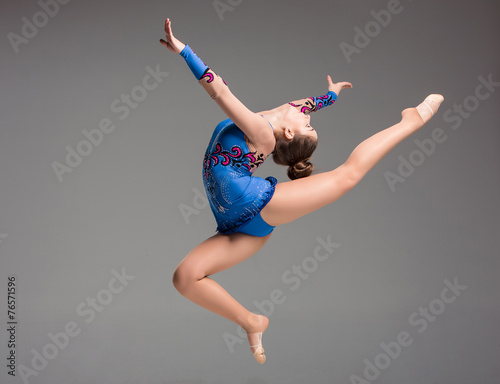 teenager doing gymnastics dance