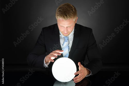 Fotografía Portrait Of Businessman With Crystal Ball