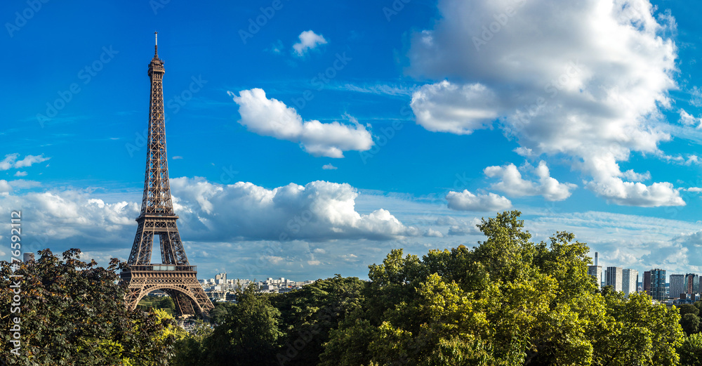 Obraz premium Eiffel Tower in Paris, France