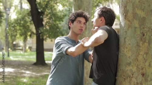 Friends fight ( argue )