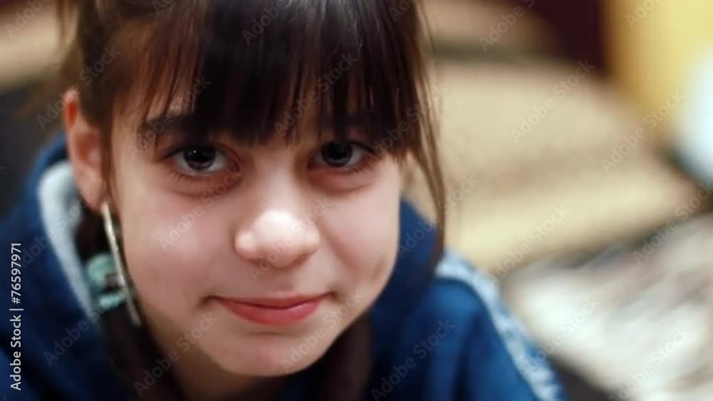 child smile at camera child smile at camera