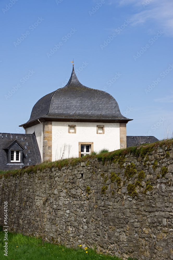 Aussenmauer und Turm des Klosters Dalheim, Deutschland