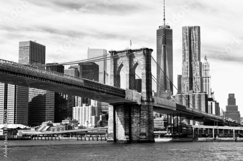 Black and White New York Skyline © Cla78