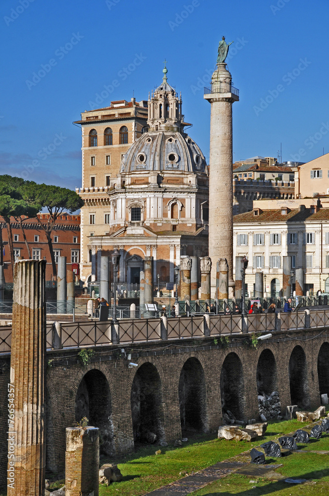 Roma i Fori Imperiali - Colonna Traiana e Santa Maria di Loreto