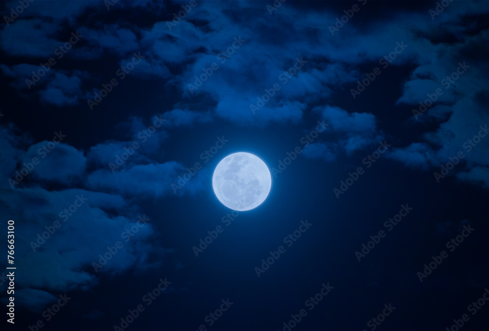 Obraz premium Nightly sky with large moon