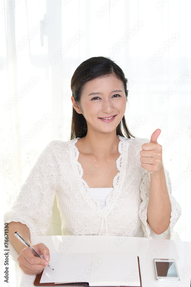 笑顔の女性 笑顔の女性