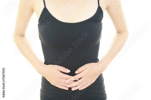 腹痛を訴える女性