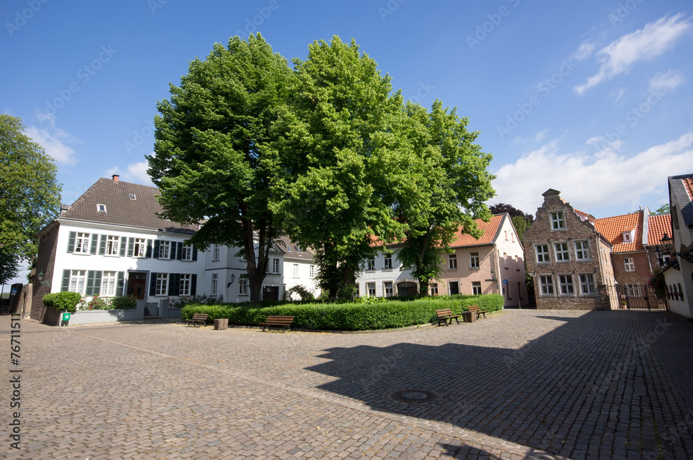 Suitbertus Stiftsplatz in Duesseldorf-Kaiserswerth, Deutschland