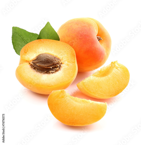 Ripe apricots with slices