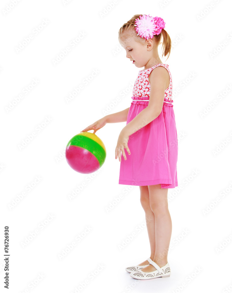 Girl playing in the rubber ball.