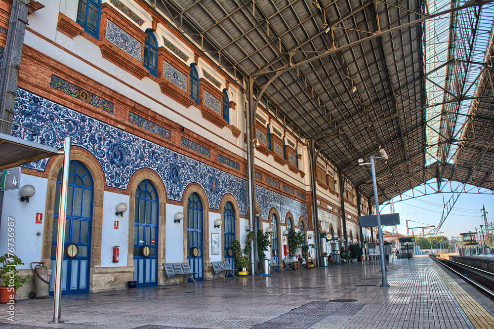 Fototapeta premium Platform inside a train station