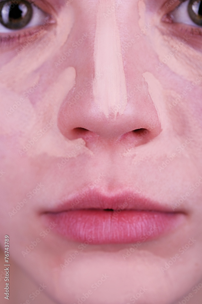 Obraz premium Applying makeup with cosmetic foundation, macro