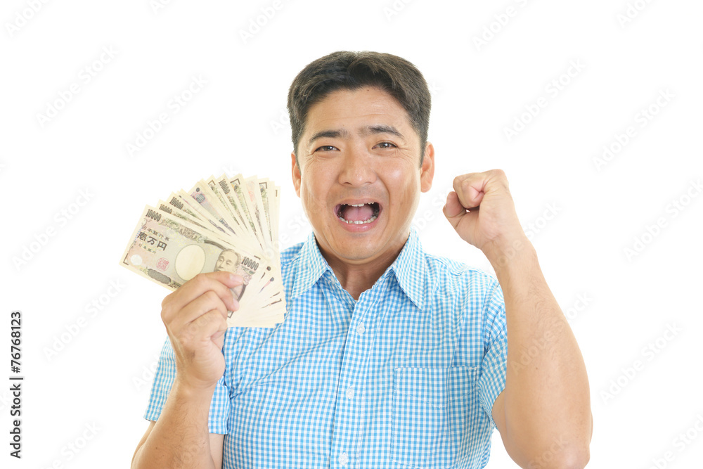 紙幣を持つ男性 紙幣を持つ男性