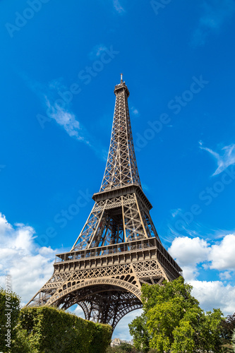 Eiffel tower in Paris © Sergii Figurnyi