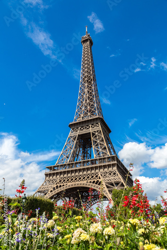 The Eiffel Tower in Paris © Sergii Figurnyi