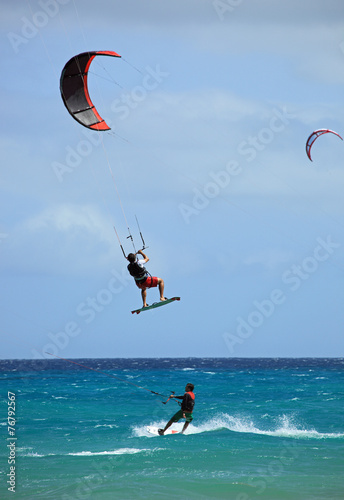 envol de kitesurfeur en compétition
