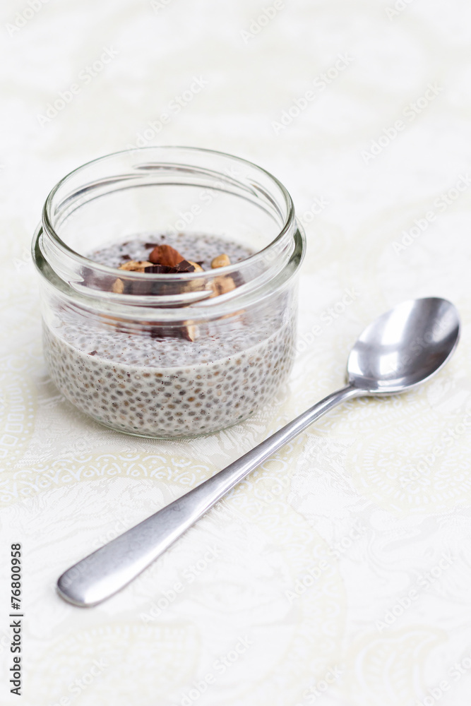 healthy trend food vanilla chia pudding
