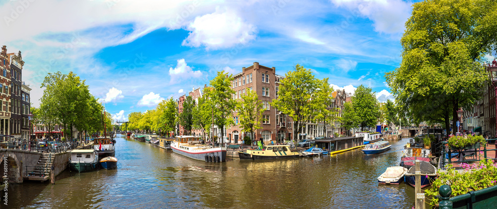 Fototapeta premium Canal and bridge in Amsterdam