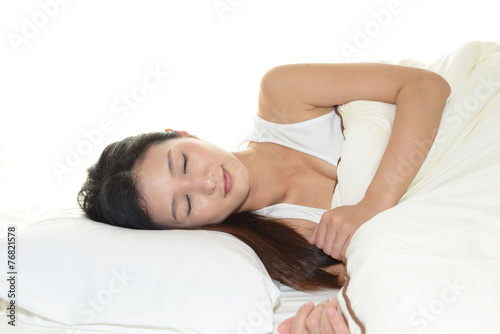 睡眠中の女性