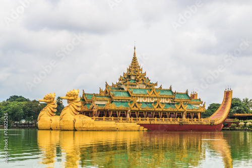 Karaweik ship at Kan Daw Gyi lake or Karaweik palace in Yangon © Photo Gallery