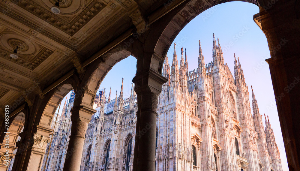 Naklejka premium Katedra w Mediolanie Duomo. Włochy. Europejski styl gotycki.