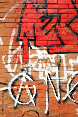 Red graffiti-Lezo