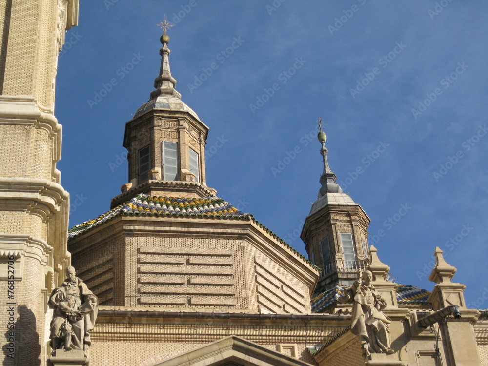 Fototapeta premium basilica de nuestra saenora del pilar
