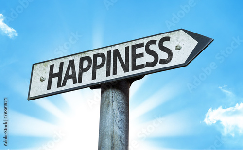 Happiness sign with sky background © gustavofrazao