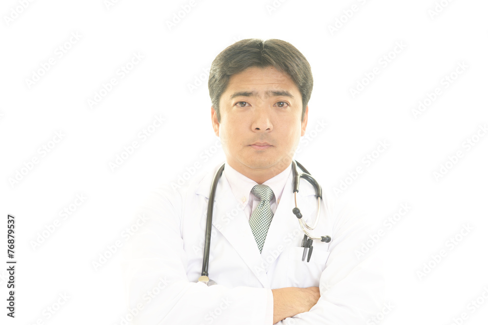 真剣な表情の医師 真剣な表情の医師