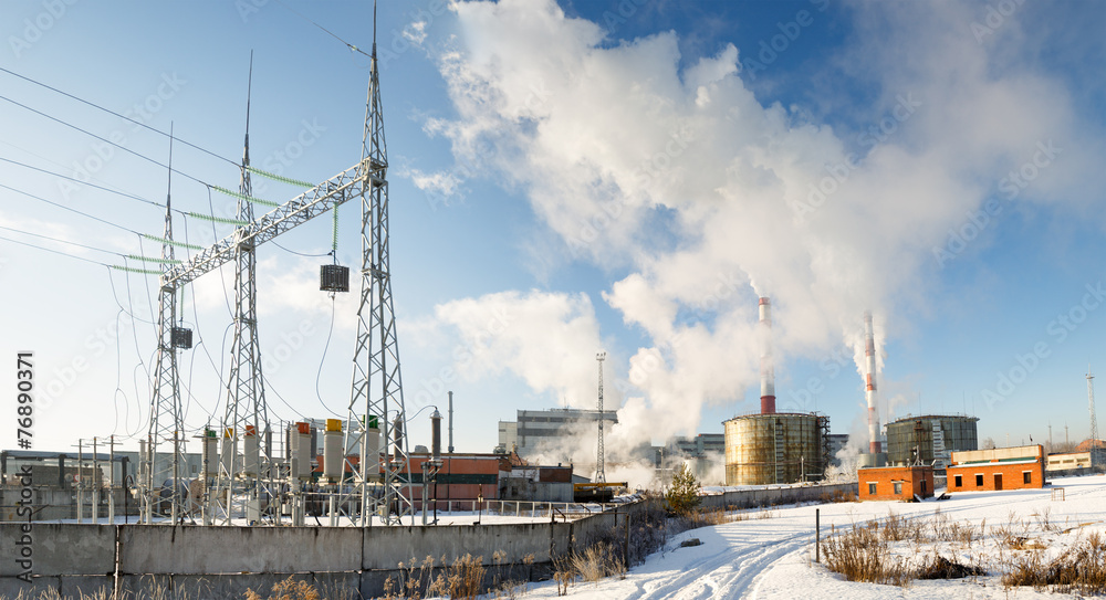 Obraz premium Day view of power plant, smoke from the chimney
