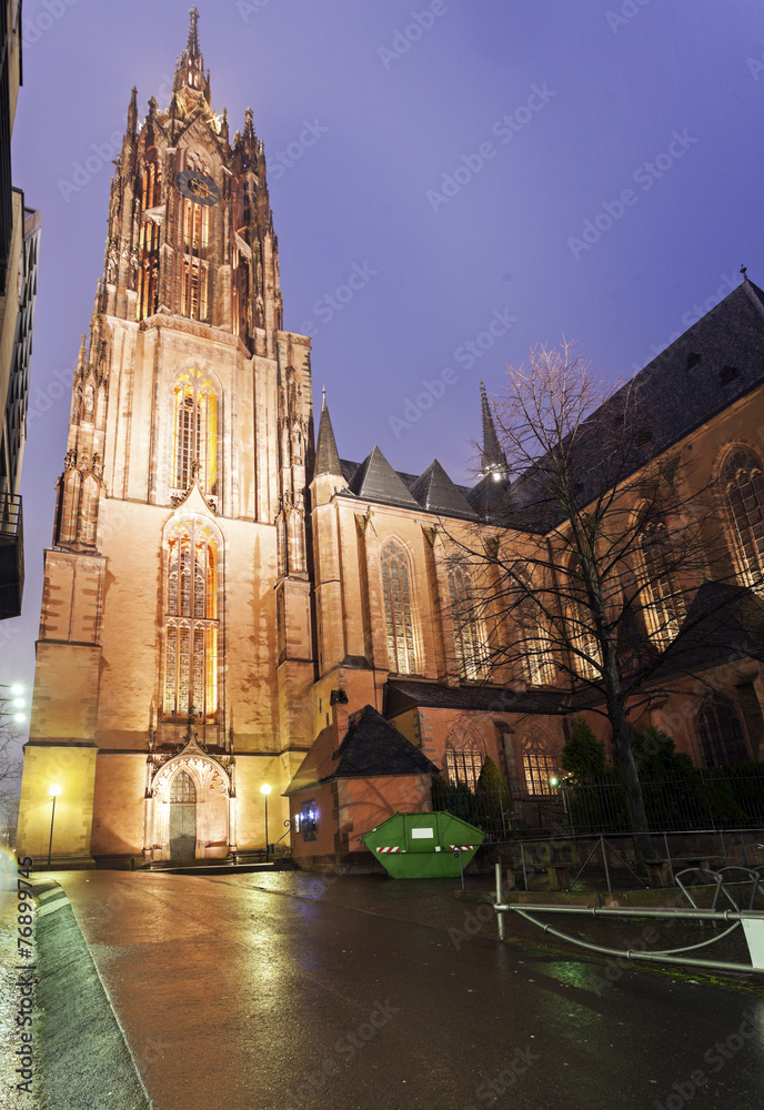 Fototapeta premium Rainy evening by Frankfurt Cathedral