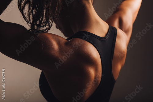 Fototapeta Naklejka Na Ścianę i Meble -  Back of female fitness model