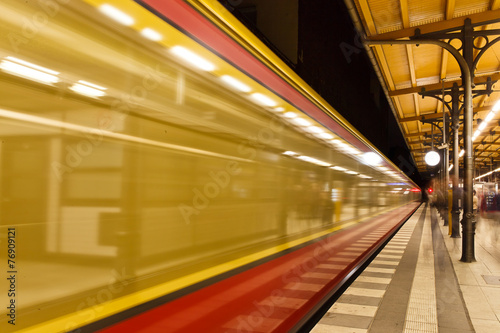 Berlin subway © castenoid
