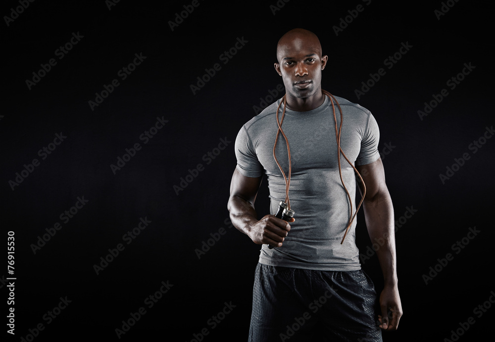 Naklejka premium Muscular man with jumping rope
