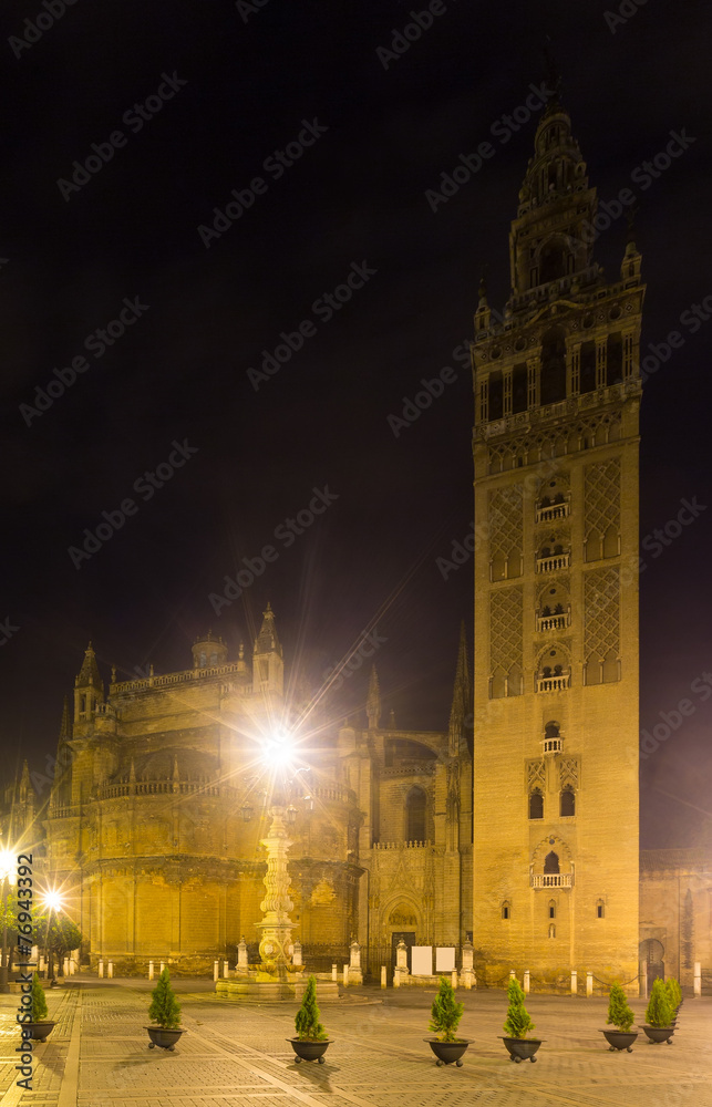 Fototapeta premium Giralda tower in night. Seville, Spain