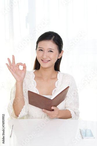 笑顔の女性 Free Download 笑顔の女性 - GFXLoad